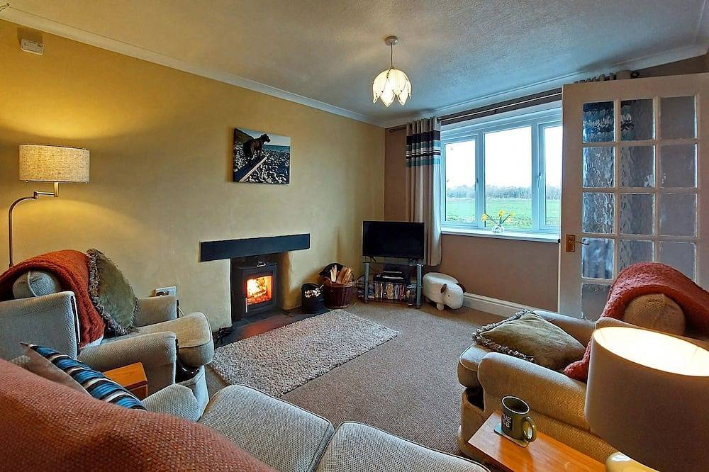 South View Cottage with Terrace and Coastal Views in Fairbourne, Snowdonia