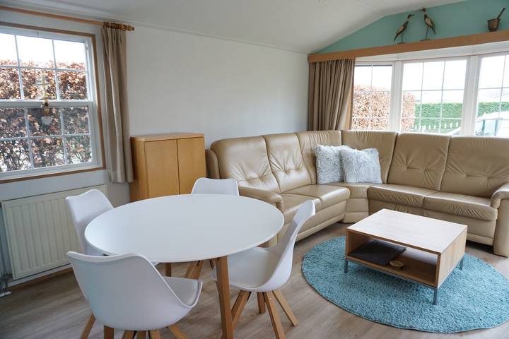 Strandhaus für 4 Personen, mit Balkon/Terrasse und Terrasse in Groede