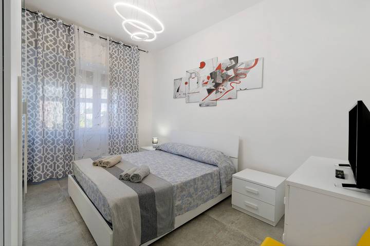 Geheel appartement, Appartement 'La Cà Delle Tre Rose' met Balkon, Wi-Fi en Airconditioning in Valleggia, Quiliano