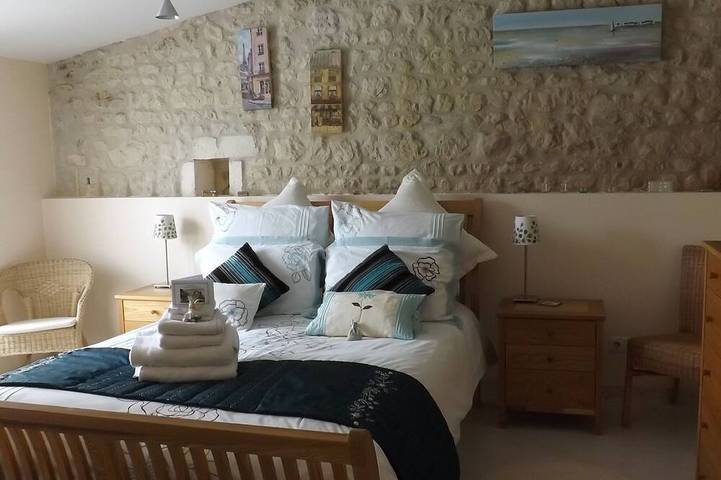 Gîte pour 2 personnes, avec Terrasse ainsi que Jardin et Piscine dans Bellevigne