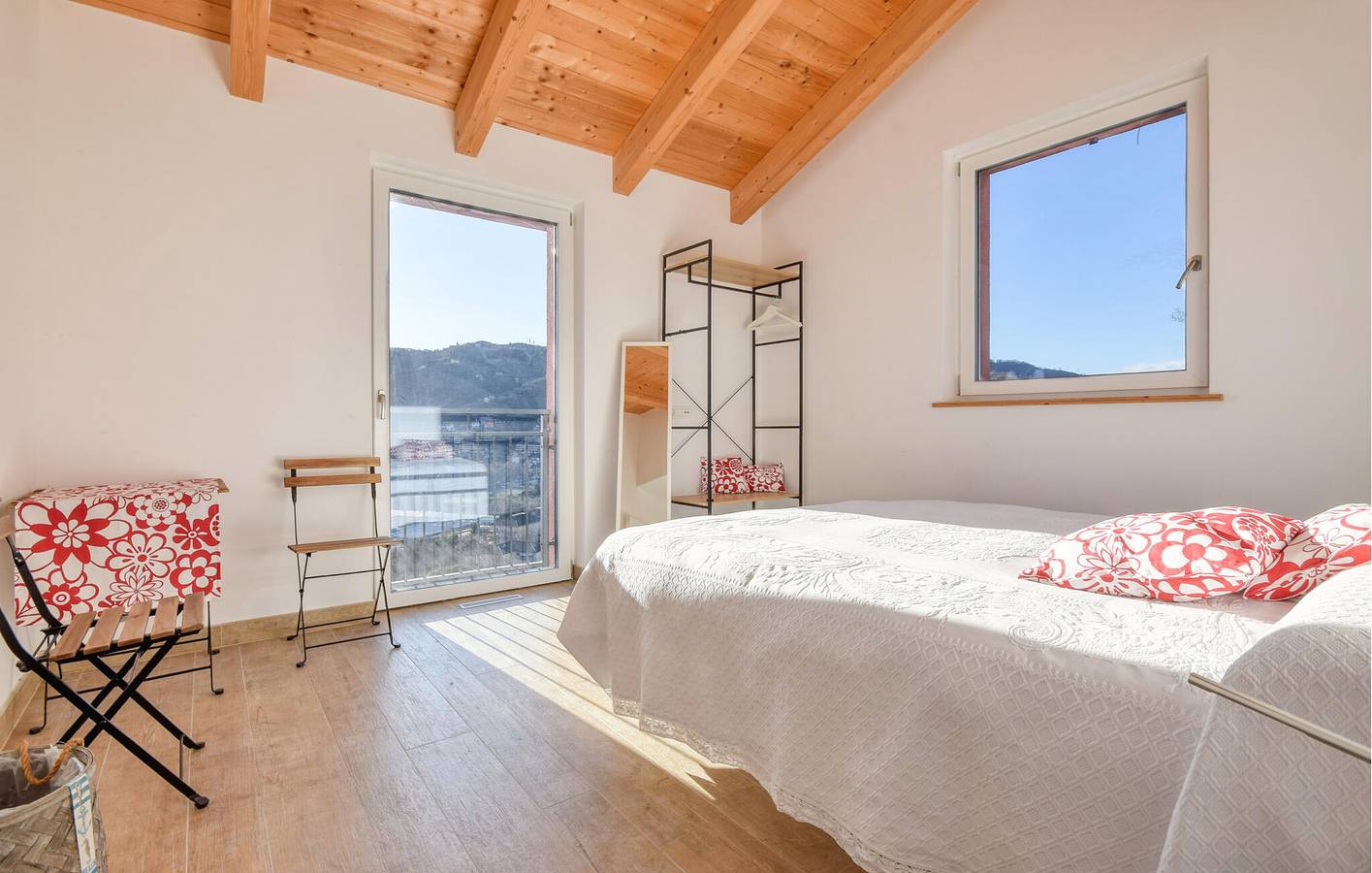 Apartment mit Meerblick, Terrasse und Parkplatz, in der Nähe von Restaurants und Stadtzentrum in San Salvatore, Cogorno