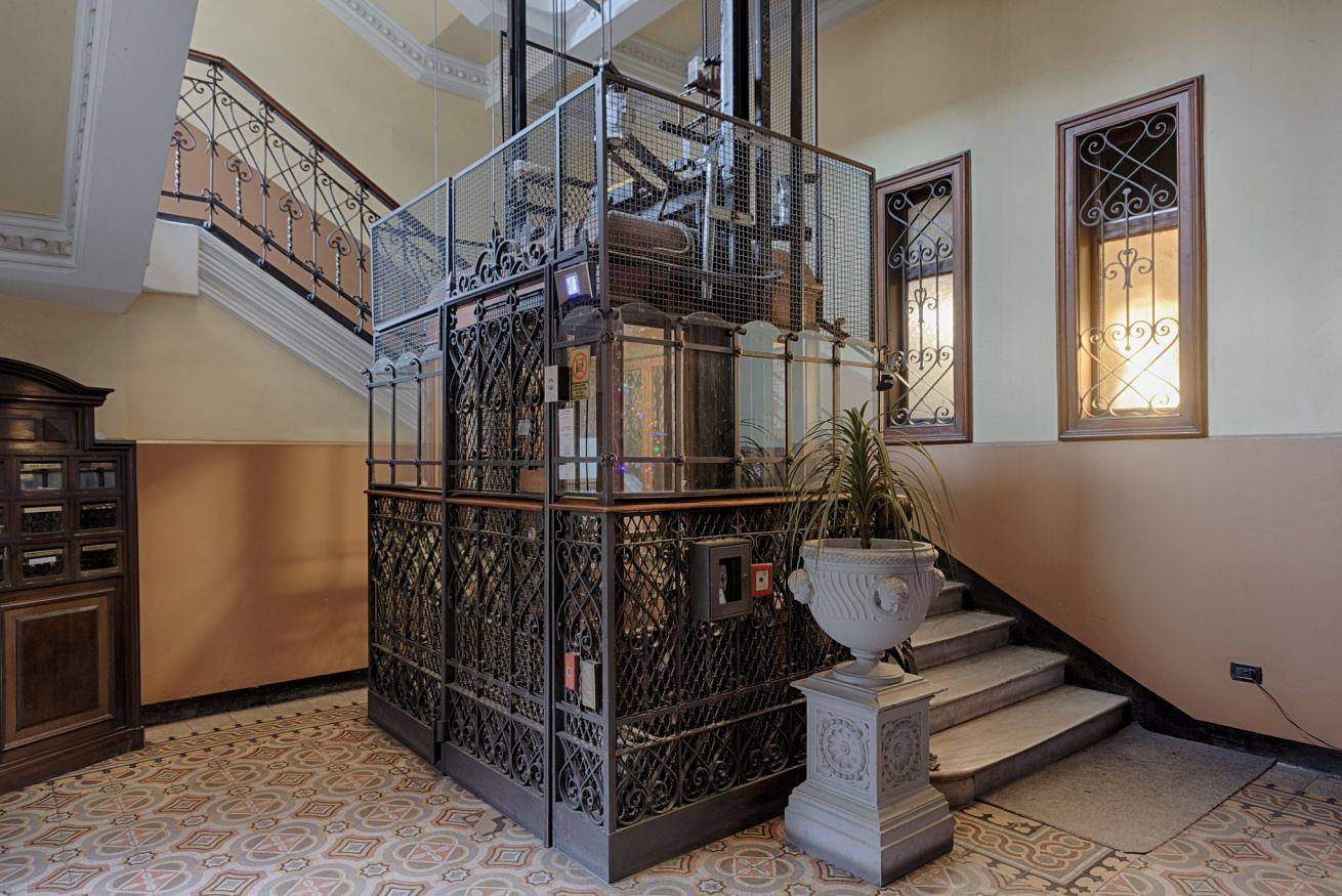 Entire apartment, Guesthost - Piazza Castello Lovely Studio in Turin, Turin Province