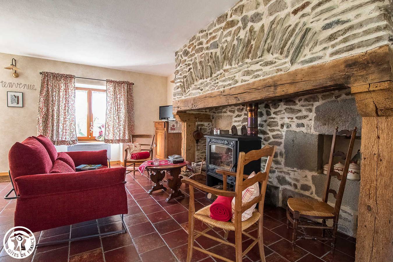 Gîte avec parking, jardin et vue sur la rivière in Avèze, Parc naturel régional des Volcans d'Auvergne