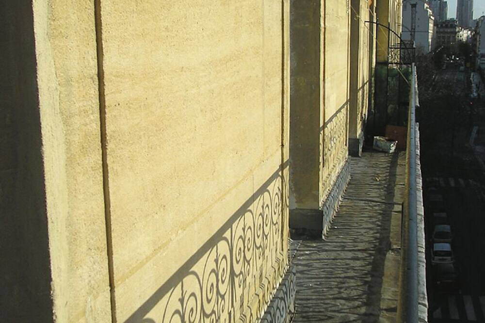 Independent Guest Annex With Balcony in Parigi, Ile-de-France