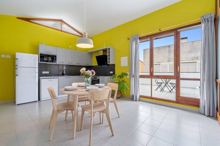 Apartamento entero, Apartamento 'Loft El Til-ler' con terraza privada y Wi-Fi in Bellvey, Costa Dorada