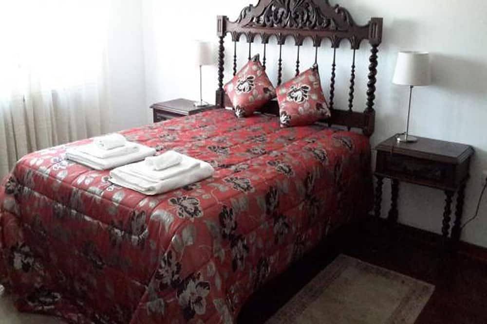 Wonderful Villa with a Private Swiming Pool in Covões, Covões e Camarneira