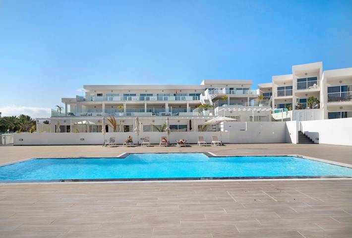 Appartement entier, Appartement Penthouse Exclusif Senator Isla De Lobos Ii avec vue sur mer, piscine partagée et Wi-Fi. in Costa Teguise, Teguise