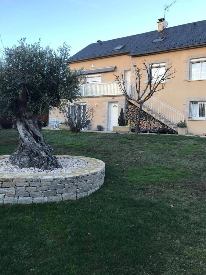 Gîte pour 2 personnes, avec jardin ainsi que piscine et vue à Marvejols - 3
