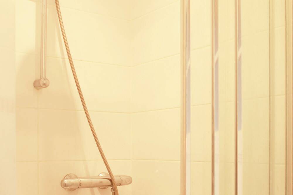 Entire apartment, Stay in an elegant apartment in Montrouge in Montrouge, Hauts-de-Seine