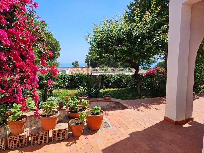 Location de vacances pour 6 personnes, avec vue ainsi que jardin et terrasse, animaux acceptés à Scalea - 2