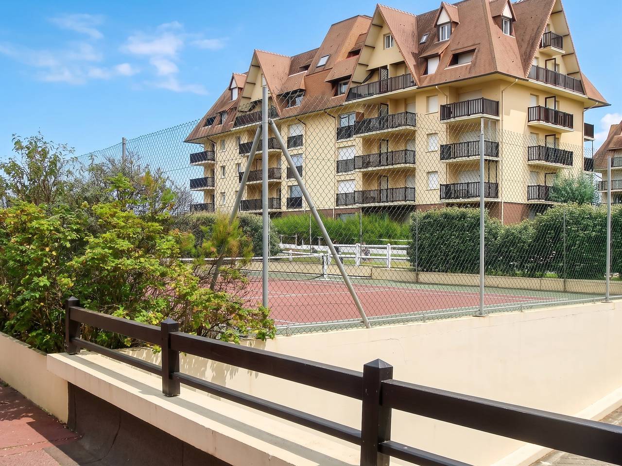 Appartement entier, Appartement charmant à Cabourg avec piscine partagée (24 m²) in Cabourg, Région de Caen