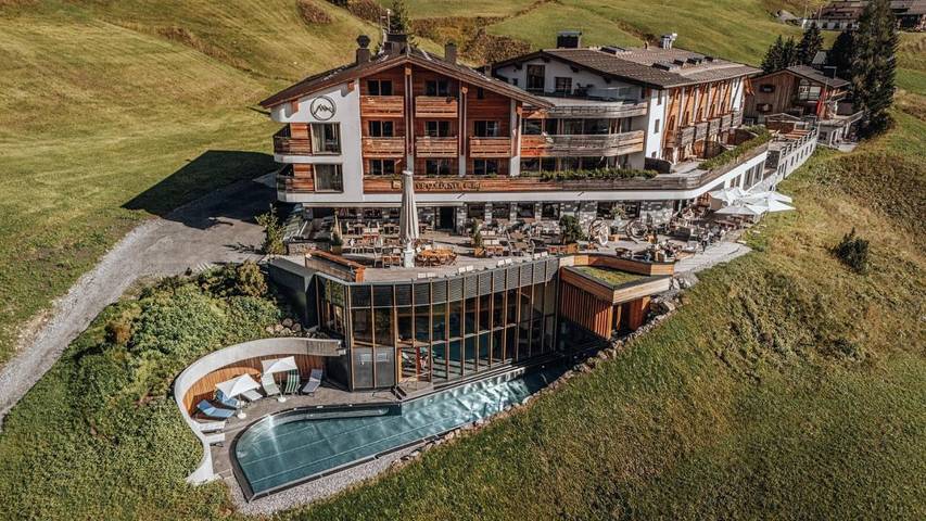 Hotel für 4 Personen, mit Whirlpool und Pool sowie Sauna und Garten in Lech am Arlberg