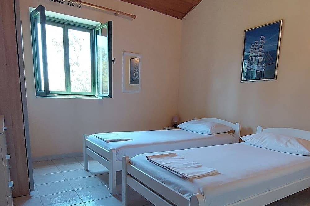 Cijeli apartman, Two bedroom apartment with balcony and sea view Cove Pogana, Cres in Cres