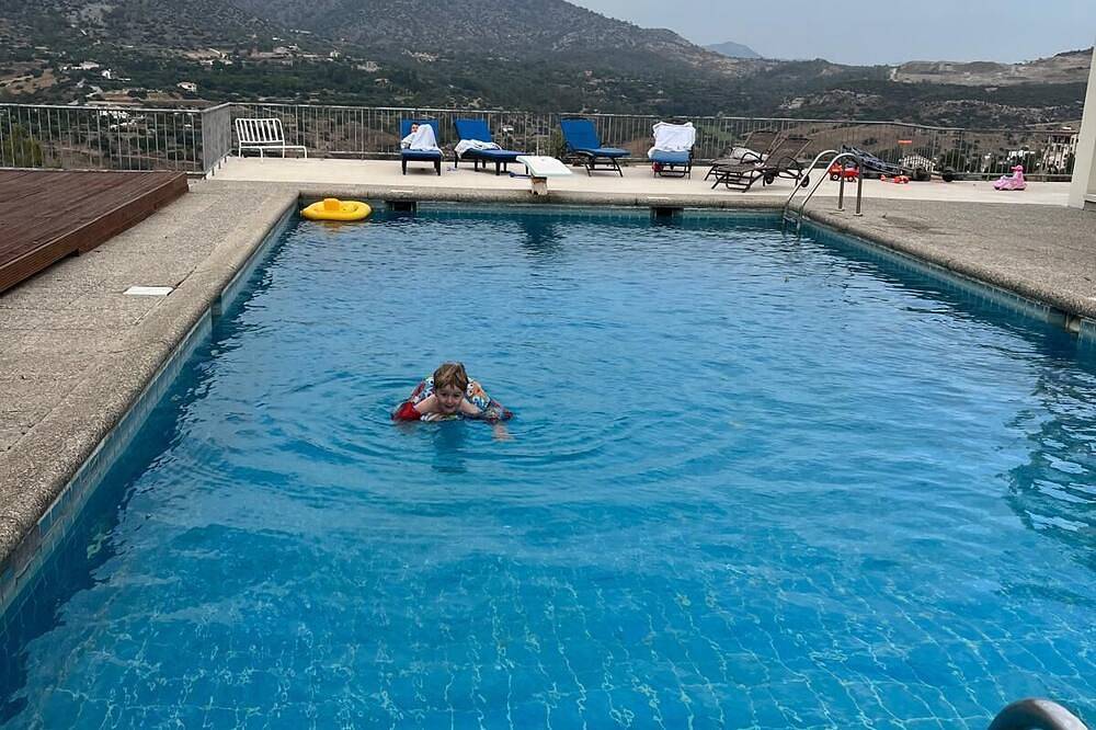 Spacious 6-bedroom villa in marvelous Limassol with Ac, fitness room in Πισσούρι, Südzypern