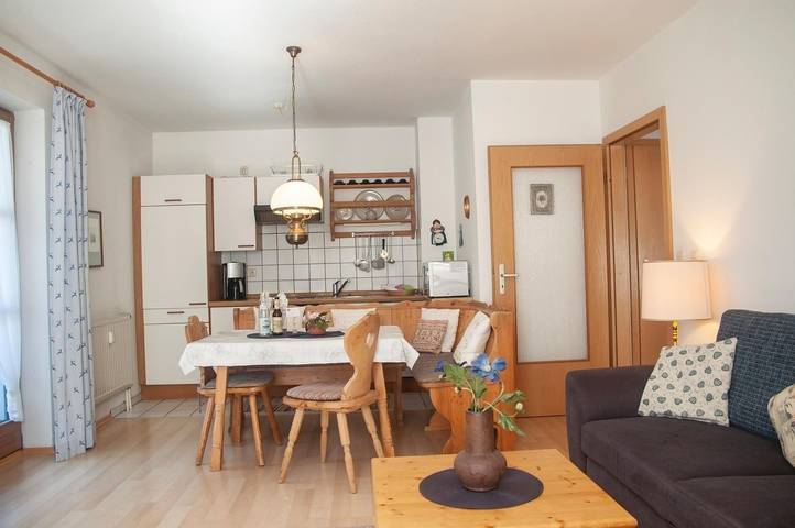 Ferienwohnung für 2 Personen, mit Balkon und Pool sowie Sauna und Ausblick