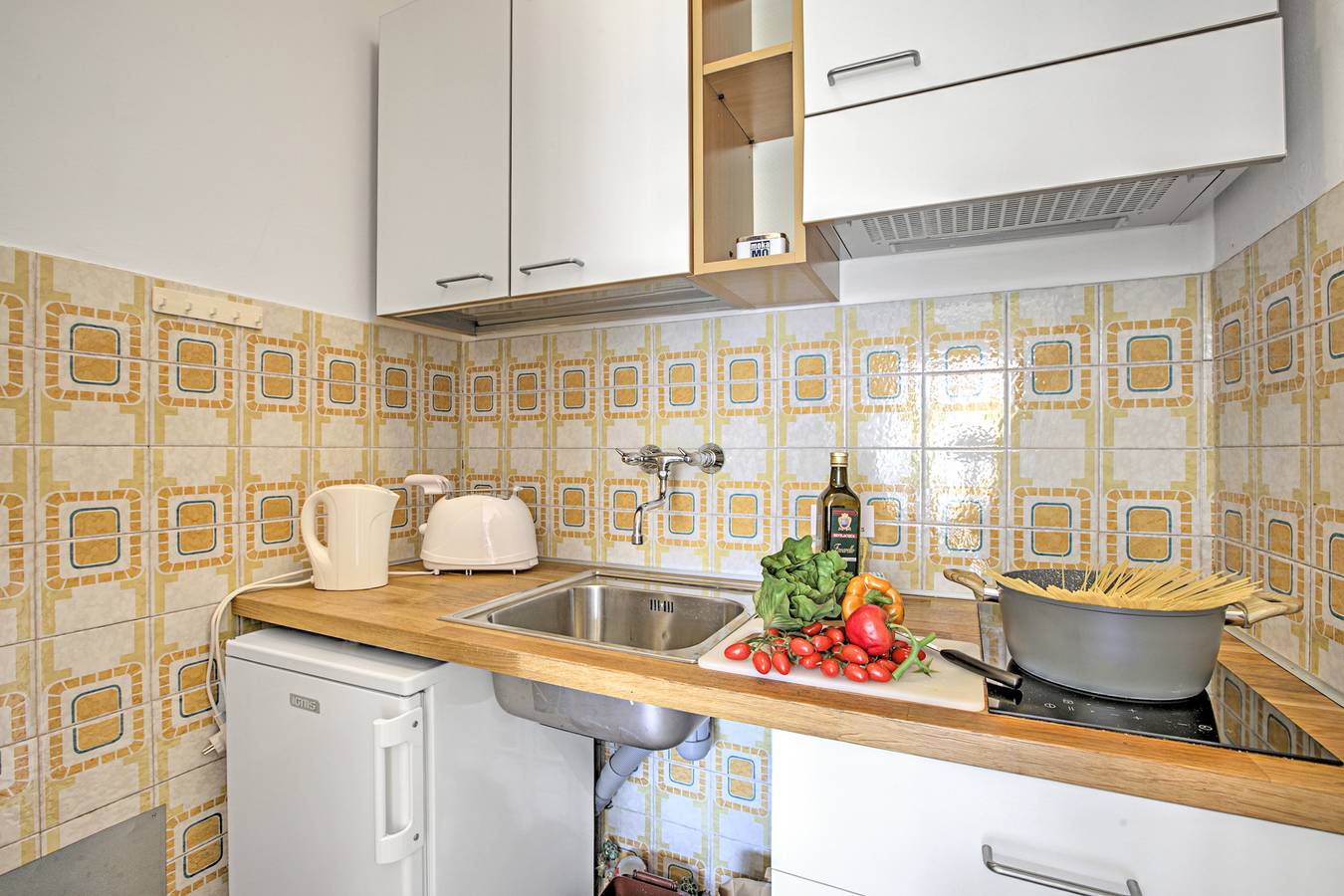 Entire apartment, Mountain View Apartment near Lake Garda with Parking in Linfano, Arco