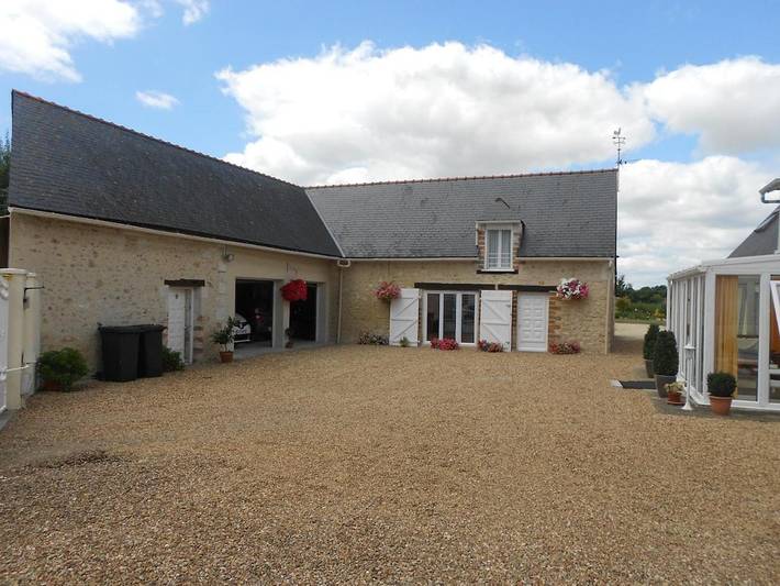 Gîte pour 4 personnes, avec vue ainsi que piscine et jardin à Auverse