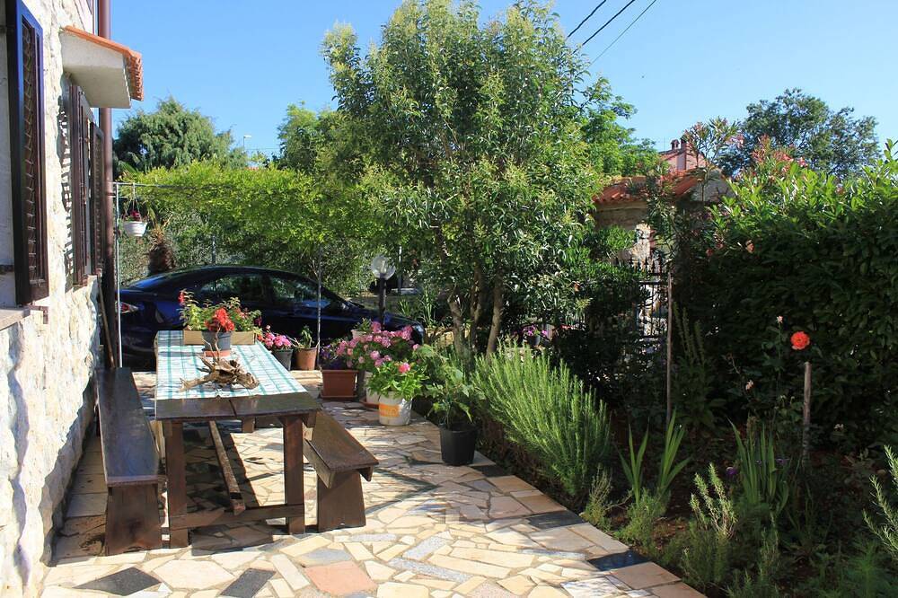 Ganze Wohnung, 1-Zimmer-Ferienwohnung mit Balkon und Meerblick Punta kriza, Cres in Lošinj, Cres