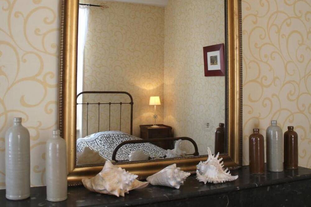 Charming family manor house in the heart of Southern Burgundy in Saint-Germain-du-Bois, Région de Louhans