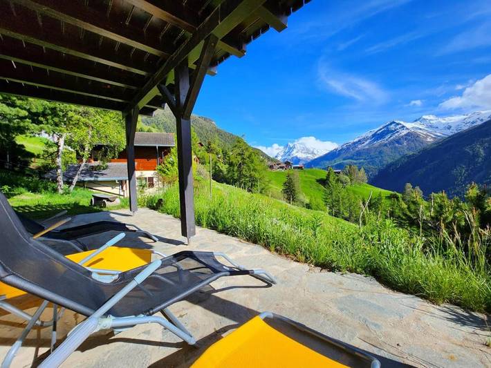 Gîte pour 8 personnes, avec terrasse ainsi que sauna et vue à Saint-Martin (Suisse)