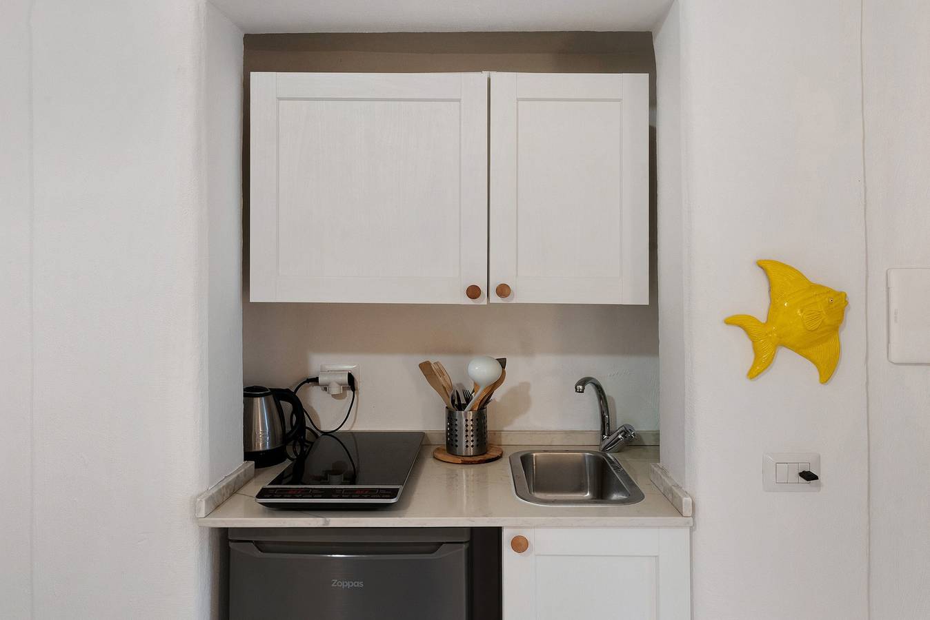 Entire apartment, Apartment 'Yellow Room' with Sea View, Wi-Fi and Air Conditioning in Meta, Sorrento Coast