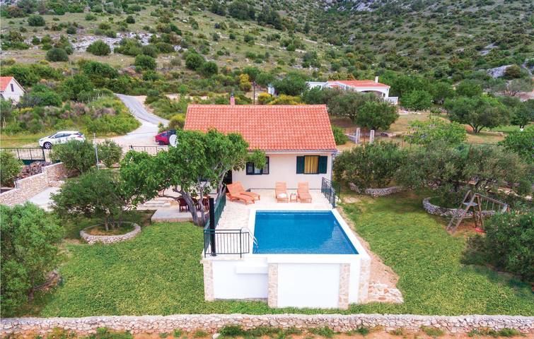 Gemütliche Ferienwohnung, 1 km von der Küste entfernt: WLAN, Klimaanlage, Pool und Terrasse in Sibenik, Šibenik-Knin