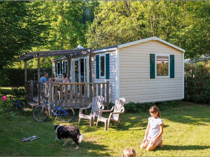 Camping pour 7 personnes, avec terrasse et piscine