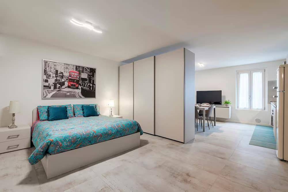 Ganze Wohnung, [Essenza Moderna] City Center + Relax in Brescia, Gardasee-Berge
