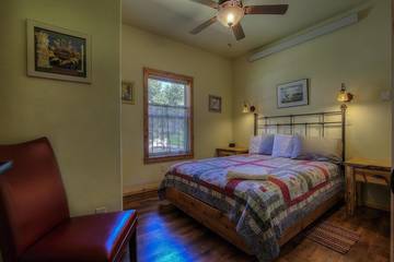 Log Cabin for 6 Guests in Mount Rushmore, Pennington County, Picture 3