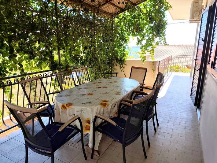 Ferienwohnung für 9 Personen, mit Balkon/Terrasse in Primosten - 2