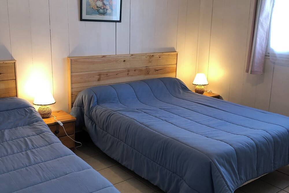 Wooden Chalet Contis Plage in Contis, Saint-Julien-en-Born