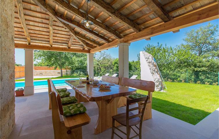 Gemütliche 100 m² große Wohnung mit Pool, WLAN und Parkplatz in der Nähe der Restaurants in Kringa in Sveti Petar u Šumi, Zentralistrien