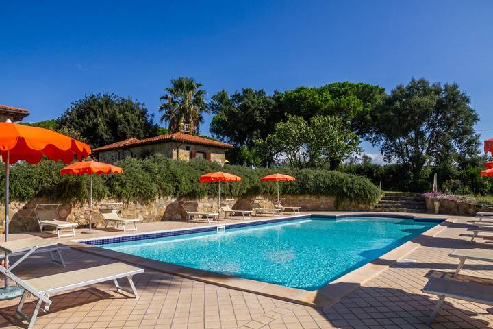 Appartamento intero, Appartamento 'Grillo' con piscina condivisa, Wi-Fi e aria condizionata in Magliano in Toscana, Provincia di Grosseto