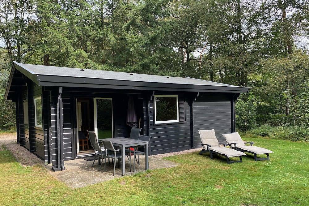 Finnish bungalow on Zelle Estate, in the woods, plenty of privacy! in Achterhoek