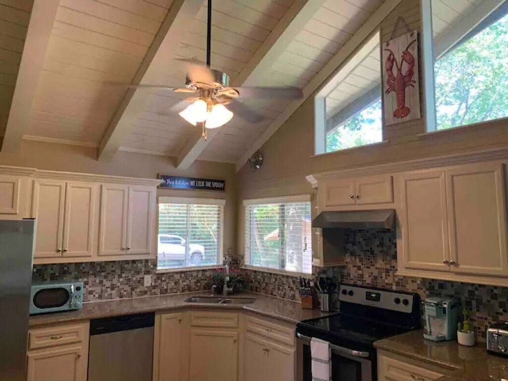 Hideaway_3 Br w/ Private Pool on wooded lot in Lake Conroe