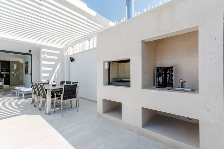 Villa pour 10 personnes, avec piscine ainsi que vue sur l’océan et jardin à Sutivan - 3