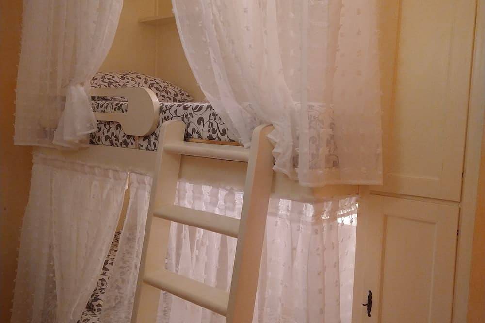 Entire apartment, Doctor House - Chic apartment a stone's throw from the lake in beautiful Desenzano in Rivoltella del Garda, Desenzano del Garda
