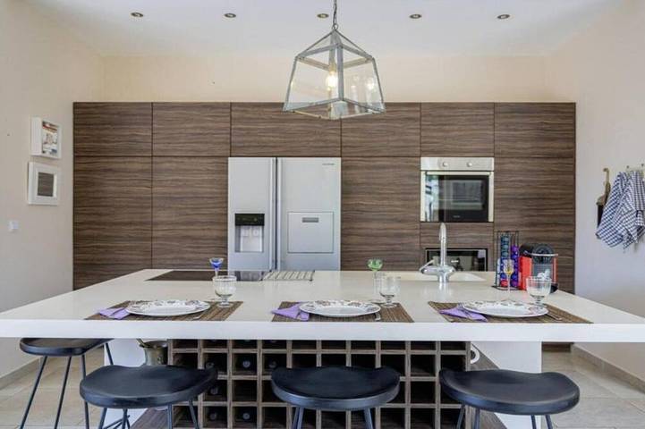 Ferienhaus für 9 Personen, mit Terrasse und Pool sowie Sauna