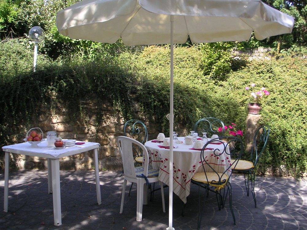 Gîte et Chambres d'Hôtes de la Sizeranne - Chambre Tournesols in Chatuzange-le-Goubet, Région de Valence