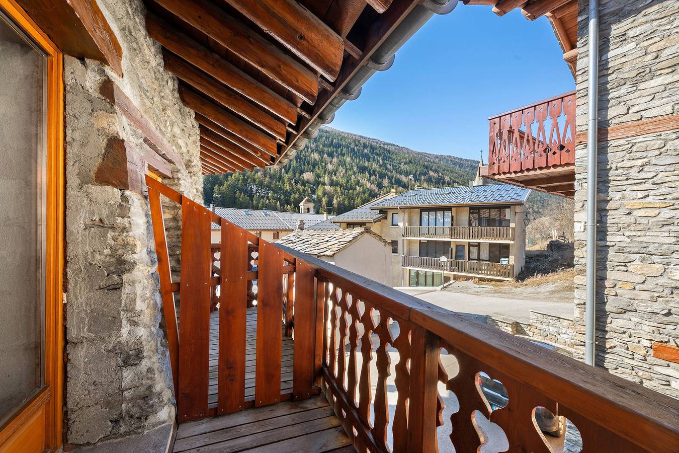 Appartement entier, Appartement "Les Chardons" avec vue sur les montagnes, balcon et Wi-Fi in Lanslebourg-Mont-Cenis, Massif de la Vanoise