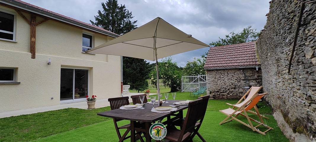 Gîte pour 4 personnes, avec Terrasse ainsi que Jardin et Vue