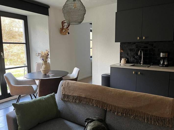 Gîte pour 2 personnes, avec jardin et vue dans Laforêt