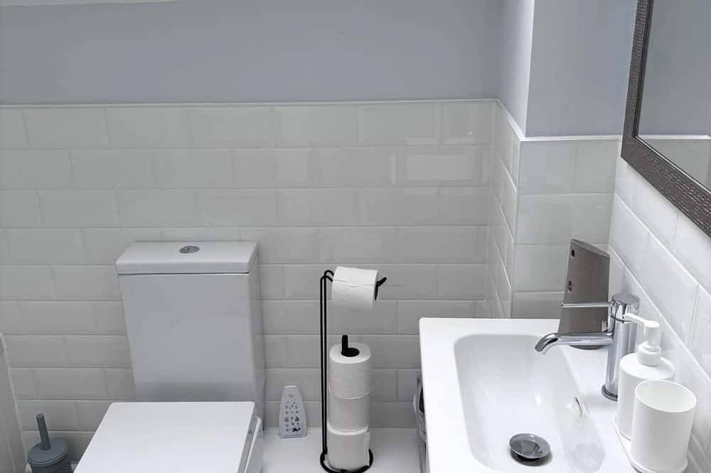 Entire apartment, Modern Flat • Castle Views & Free Parking in Dover, Kent