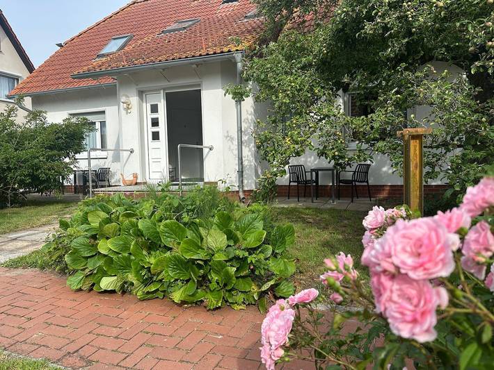Ferienwohnung für 4 Personen, mit Terrasse und Garten sowie Ausblick in Klein Zicker