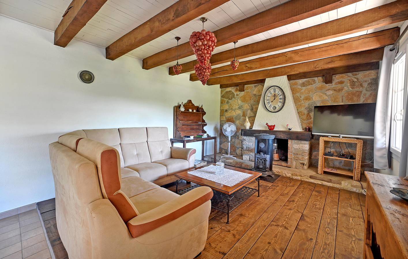 Le bonheur au bord de la piscine avec WiFi, Lave-linge et Parking | 2.5km de Saint-Jean-de-Maruéjols-et-Avéjan in Saint-Jean-de-Maruéjols-et-Avéjan, Région d'Alès