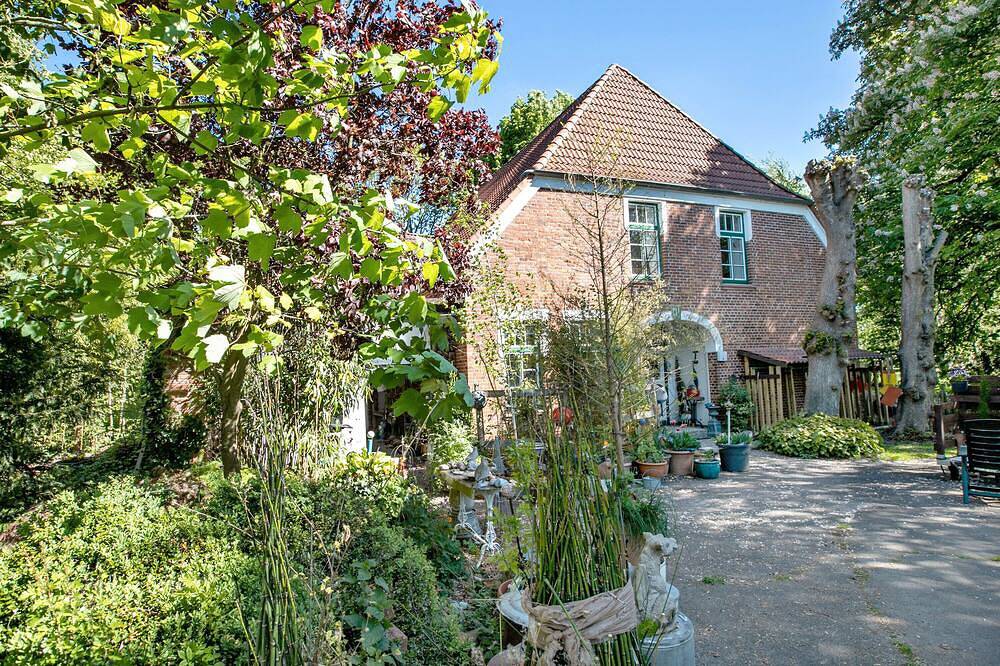 Ganze Wohnung, Ferienwohnung 'Die Große unter den Linden' mit Gemeinschaftsgarten und Wi-Fi in Schülp, Nordsee - Schleswig-Holstein