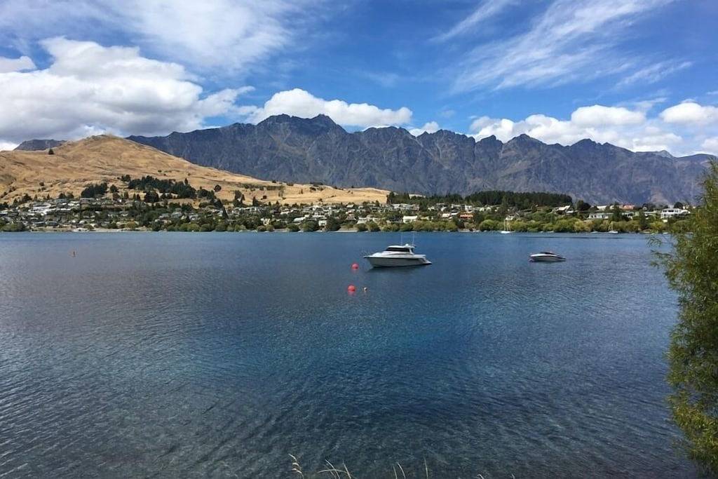 Das Fichtenhaus - Atelier am See. in Queenstown, Otago