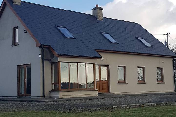 Beach house for 12 people in Ireland