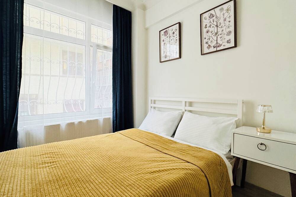 Entire apartment, Charming 2 bedroom duplex with Bosphorus view in central Istanbul in Şişli, Istanbul