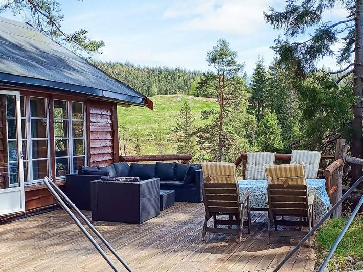 Feriehus for 5 personer, med terrasse i Grimstad 